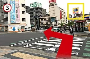 ミニストップ側に横断する形で左折します